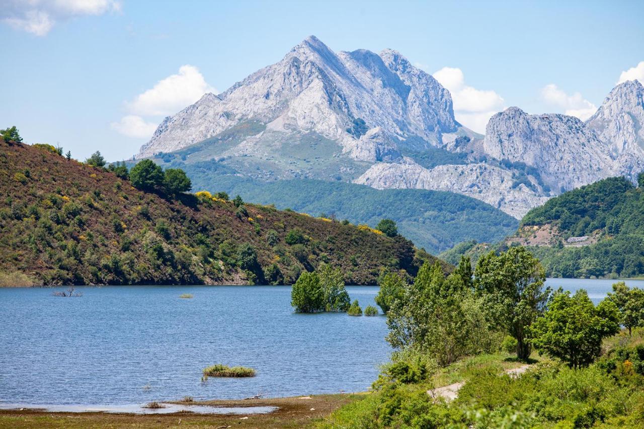 Fuentes de Peñacorada Casa Rural La Majada De Penacoradaゲストハウス エクステリア 写真